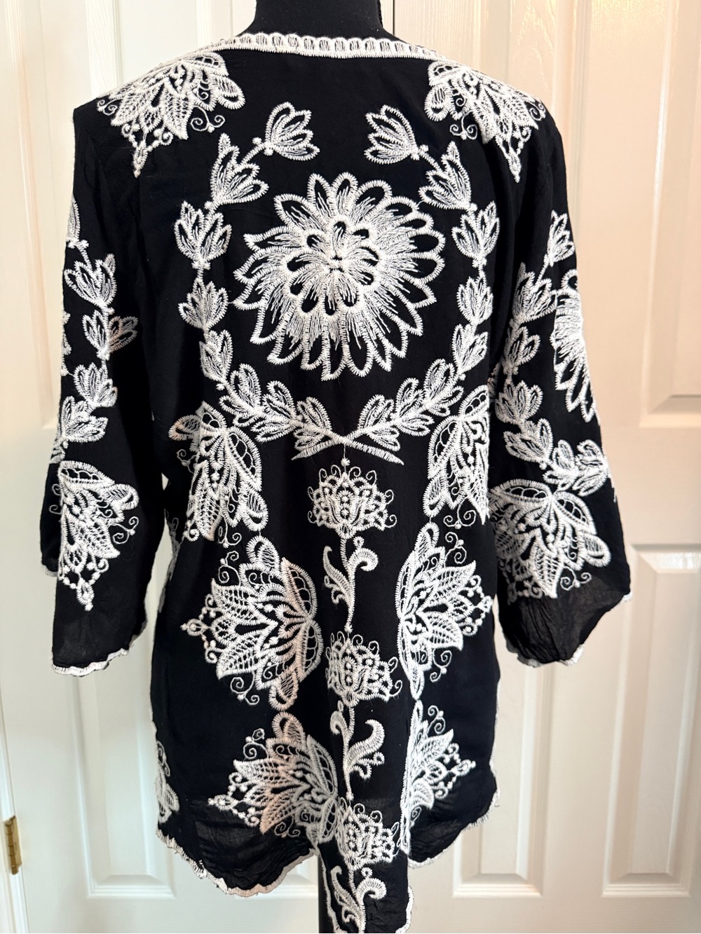 Solitaire Black Blouse with White Floral Lace Motif - Picture 5 of 7